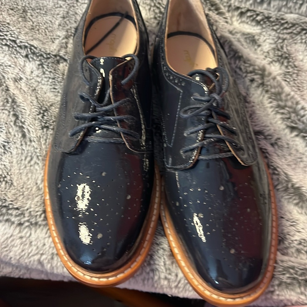 Mellow Yellow patent leather shoes
